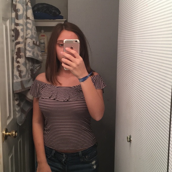 Off-the shoulder Striped tee - Picture 1 of 3